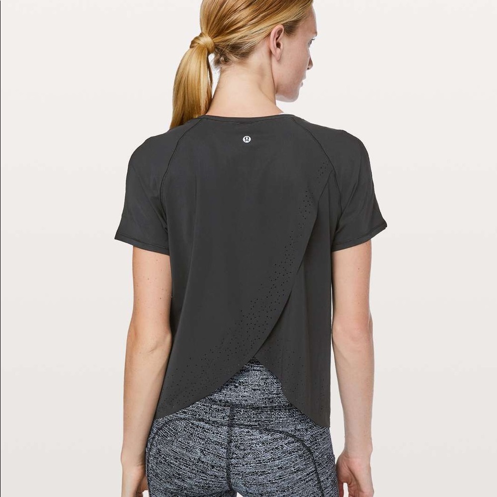 Lululemon Quick Pace Short Sleeve Sz 8 in Black